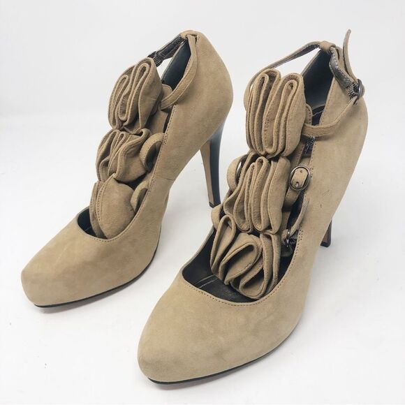 VINCE CAMUTO | Marcia Almond-Toe Ruffle Top Tan Suede Heels Women’s Size 8.5 - Picture 4 of 12